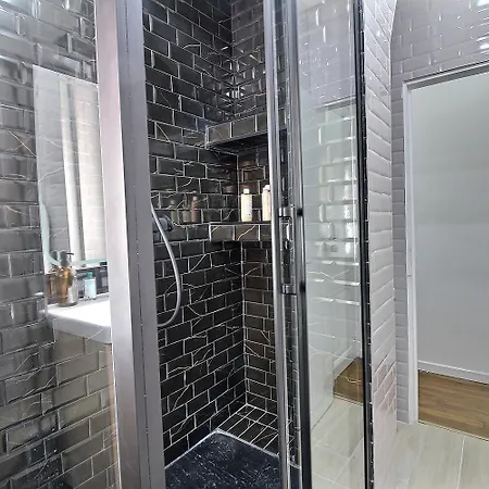 Chic & Comfort Suresnes-paris Apartamento *